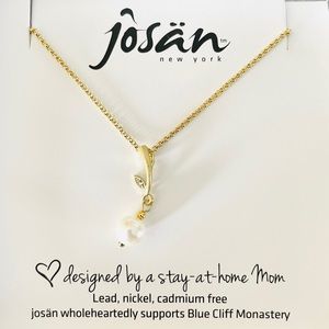 Josän New York Gold Necklace w/ Pearl & Stone
